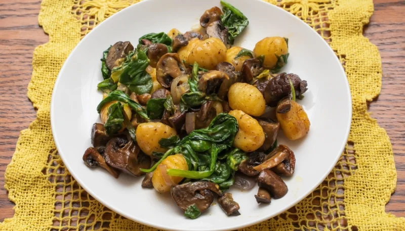 Gnocchis aux champignons et épinards