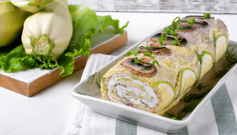 Roulé de courgettes aux champignons et fromage frais
