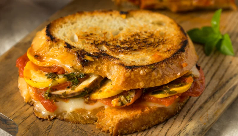 Sandwich à la ratatouille froide et mozzarella