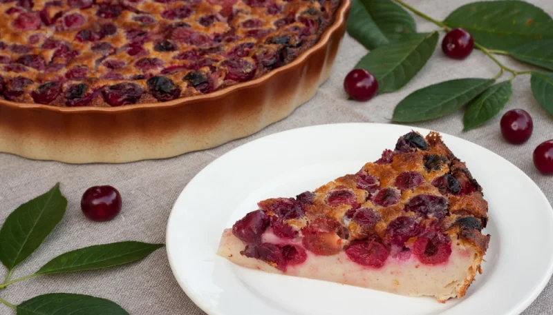 Tourte aux cerises moelleuse et fruitée