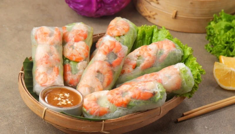 Rouleaux de printemps aux crevettes et herbes fraîches