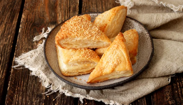 Burekas au fromage et sésame