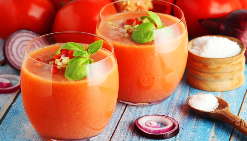 🥵 Que manger quand il fait très chaud ? 8 conseils + 5 recettes ultra fraîches