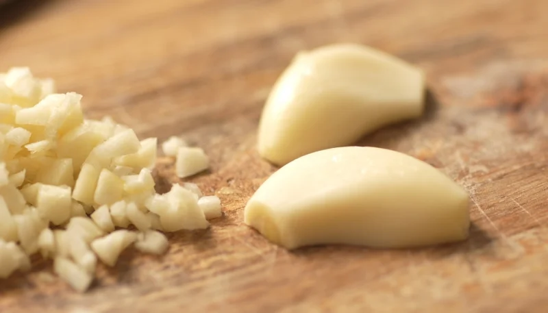 L’ail : pourquoi il ne faut pas toujours le faire revenir à feu vif