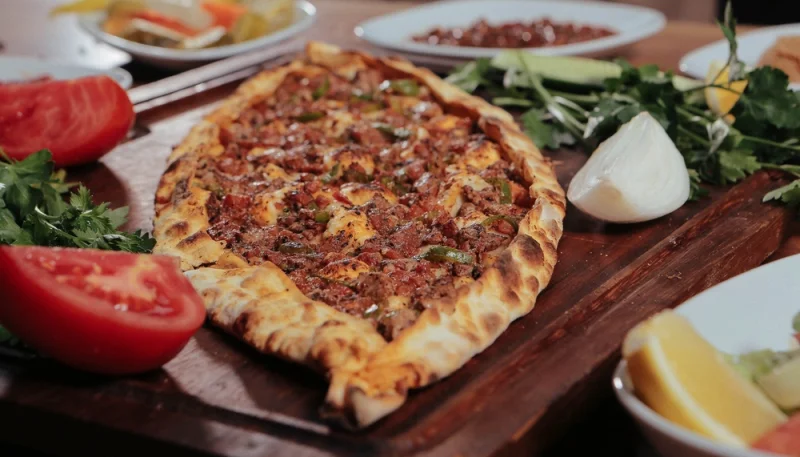 Pide turc à la viande hachée