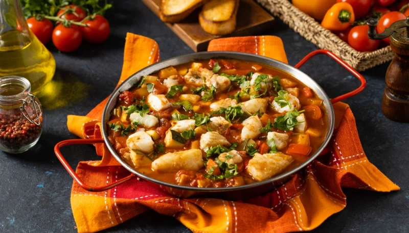 Ragoût méditerranéen de poisson aux légumes