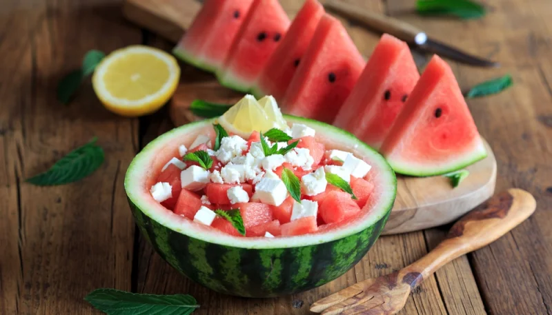 Salade grecque revisitée à la pastèque et à la feta