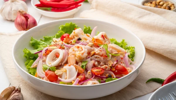 Salade Thaïlandaise aux fruits de mer (Yum Talay)