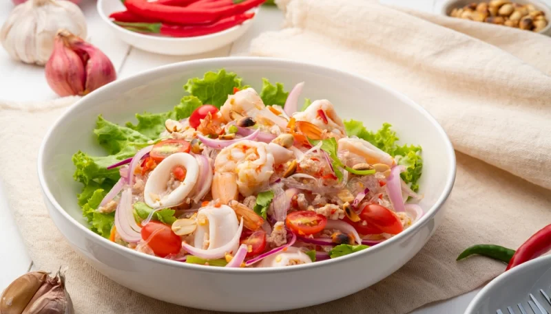 Salade Thaïlandaise aux fruits de mer (Yum Talay)