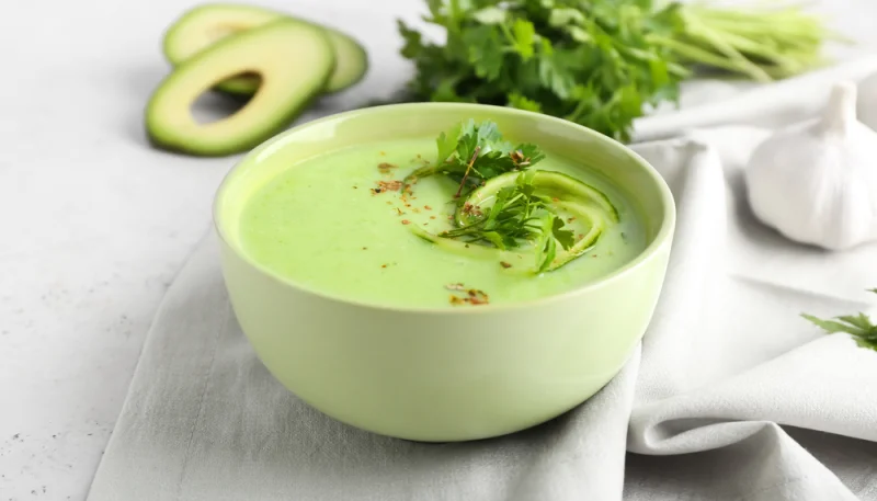 Soupe froide à l'avocat et coriandre