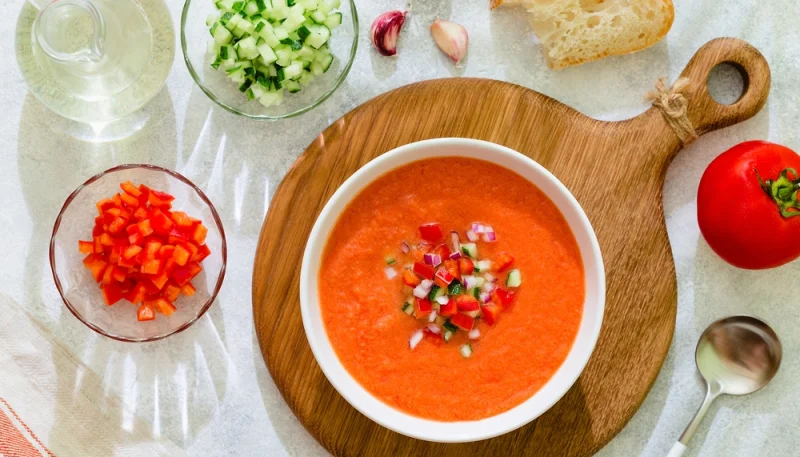 🍅 Gaspacho de tomates et poivrons (froid et rapide)