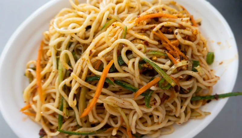 🍜 Nouilles asiatiques froides au concombre et cacahuètes