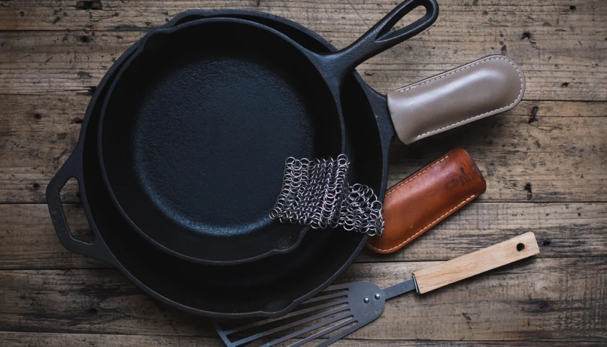 Comment bien entretenir une poêle en fonte (et la garder à vie)