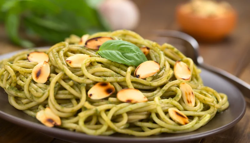 🍝 Pâtes au pesto de basilic et amandes grillées