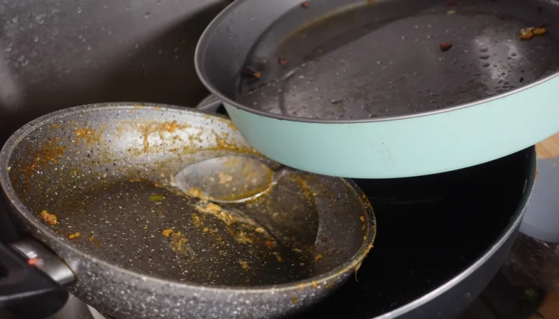 Cuisson à la poêle : l’astuce pour que rien n’accroche