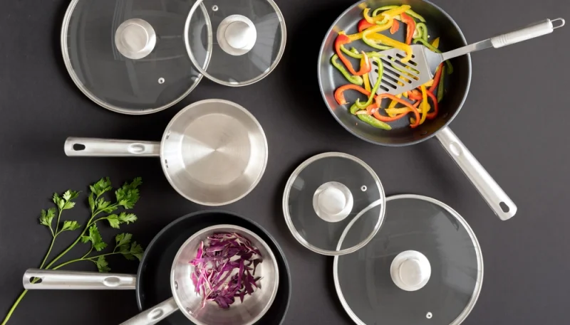 Poêle en inox ou poêle antiadhésive : comment choisir ?