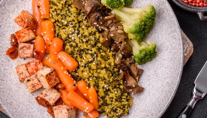 🥗 Poêlée IG bas de quinoa, légumes croquants et tofu