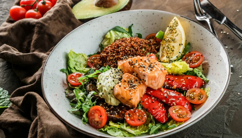 🥗 Salade IG bas au quinoa, roquette et légumes grillés
