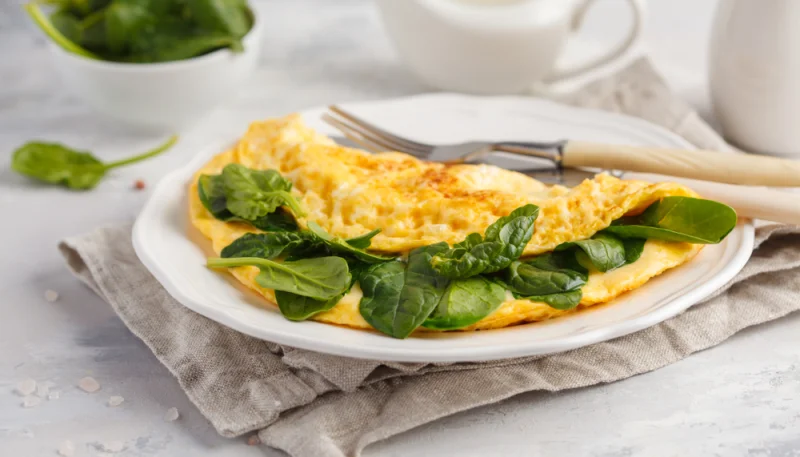 Omelette moelleuse aux épinards