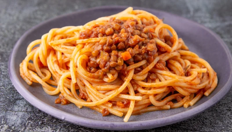 🍝 Pâtes complètes aux lentilles corail et sauce tomate maison