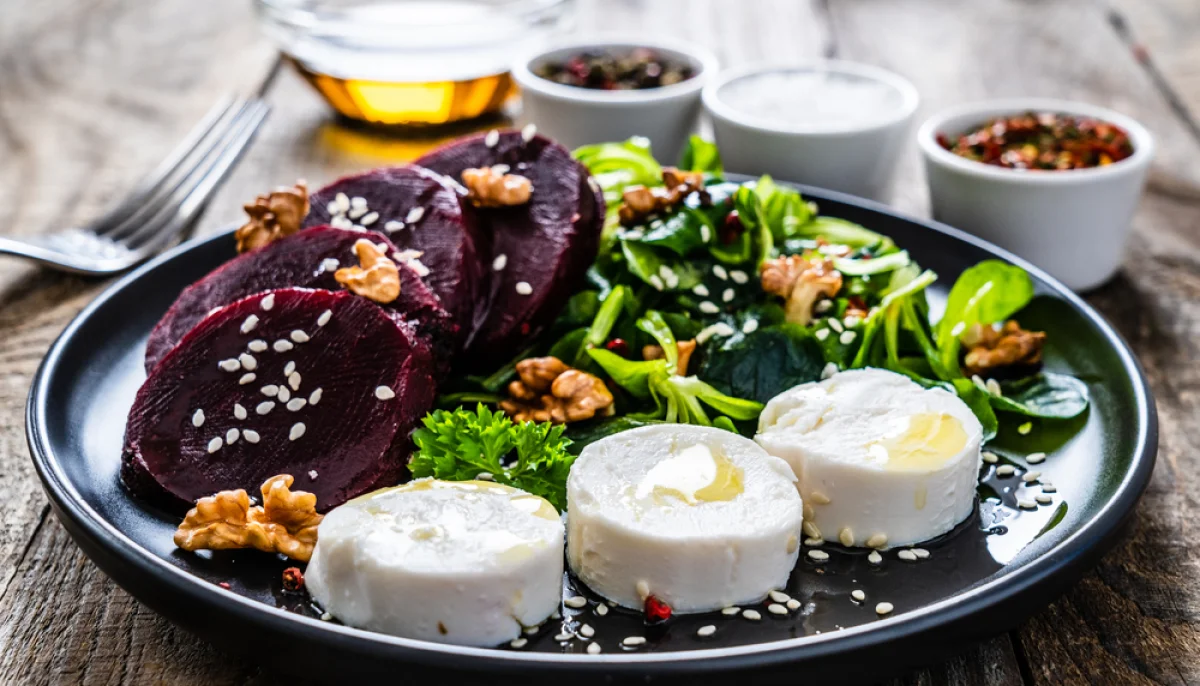 🥗Salade tiède de betteraves, chèvre frais et noix
