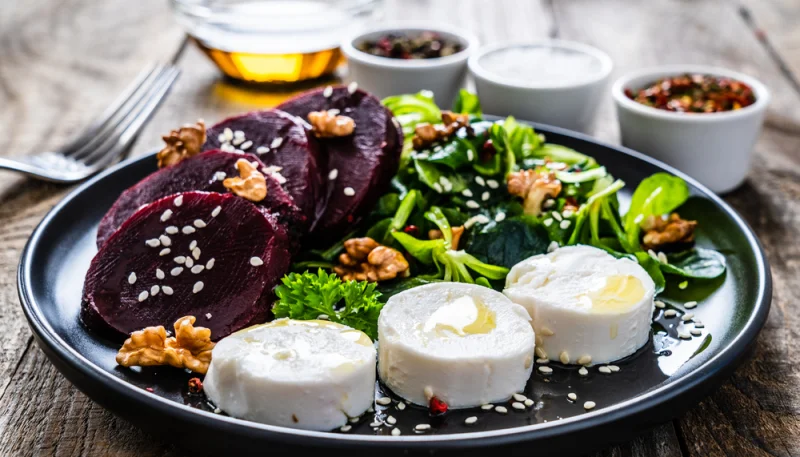🥗Salade tiède de betteraves, chèvre frais et noix
