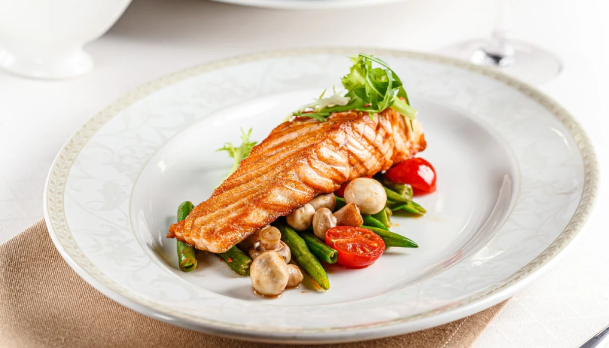 đ DĂ©lice de saumon aux lĂ©gumes frais