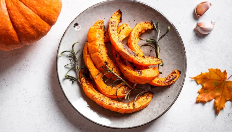 🍂 Courge rôtie au four, ail et romarin