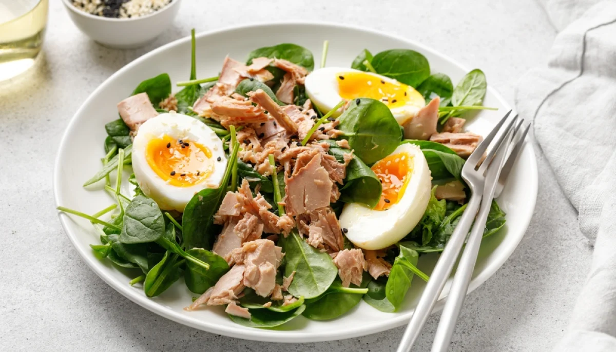 🥗 Salade de thon, œufs mollets et épinards frais