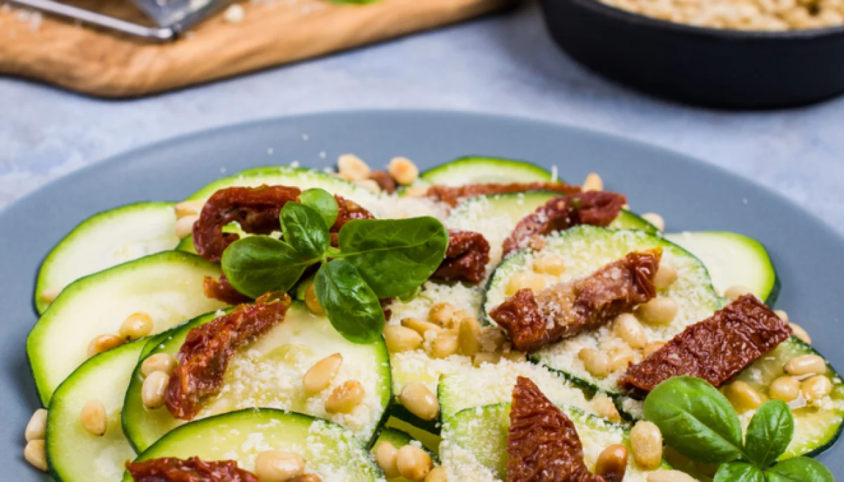 🥒 Carpaccio de courgettes aux tomates séchées