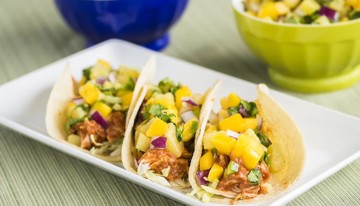 🌮 Tacos garnis et salsa mangue–ananas