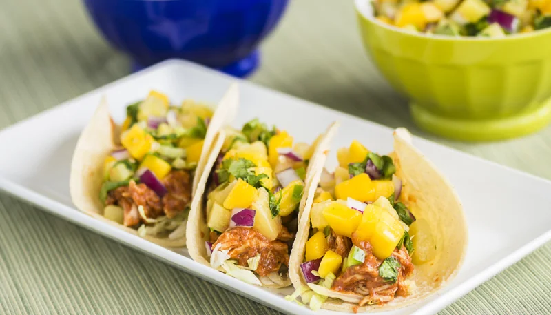 🌮 Tacos garnis et salsa mangue–ananas