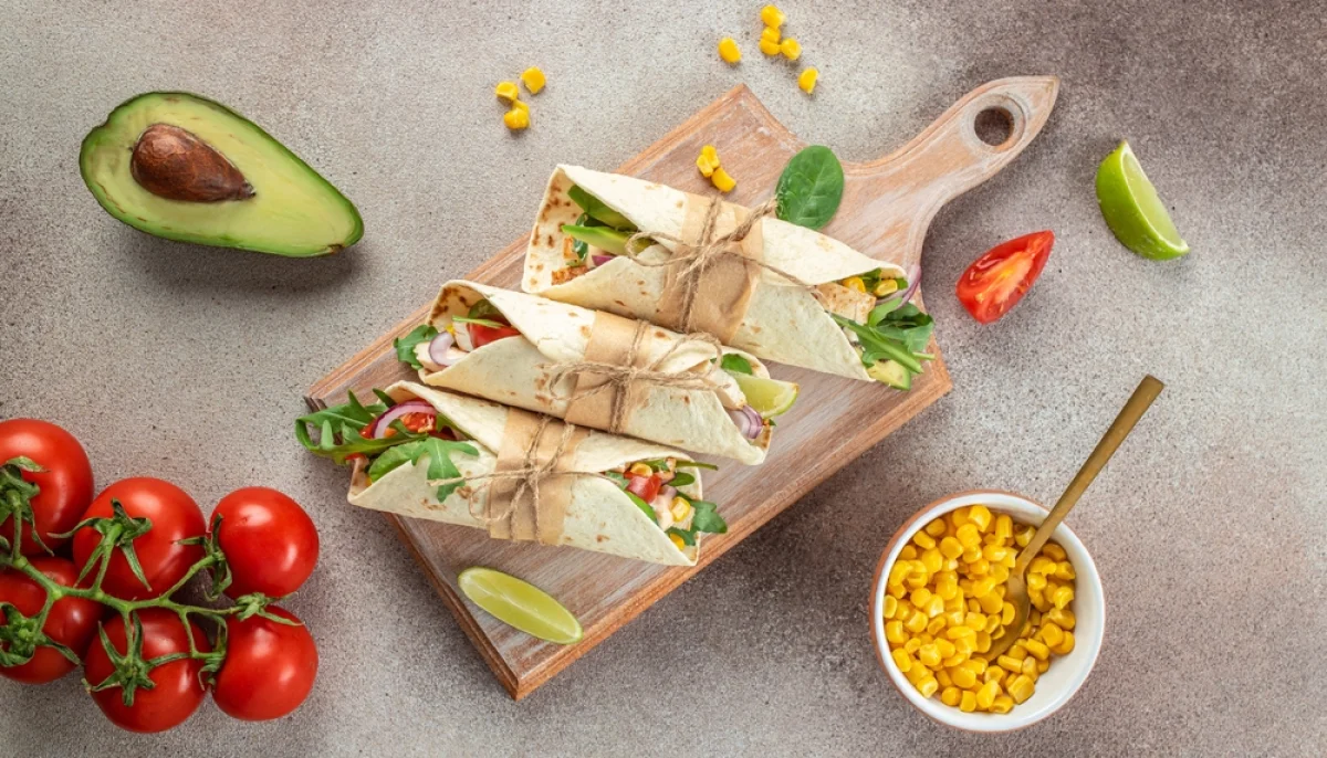 🌯 Wraps frais au poulet, avocat et maïs