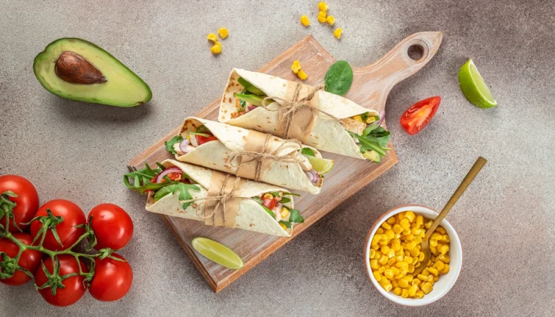🌯 Wraps frais au poulet, avocat et maïs