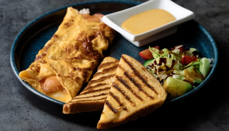 🥚 Omelette gourmande au saumon & fromage