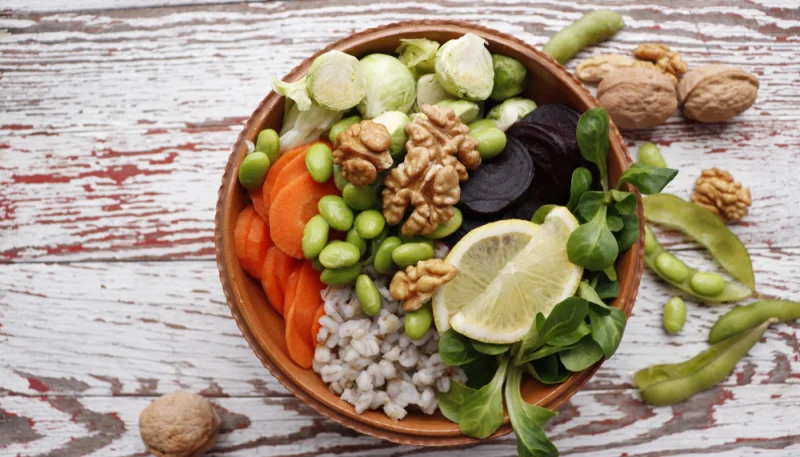 🥗 Bowl végétarien au riz, légumes croquants et noix