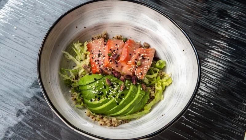 🥗 Poke bowl saumon, avocat et quinoa