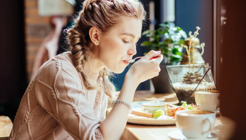 Mieux manger sans se compliquer la vie : conseils pratiques