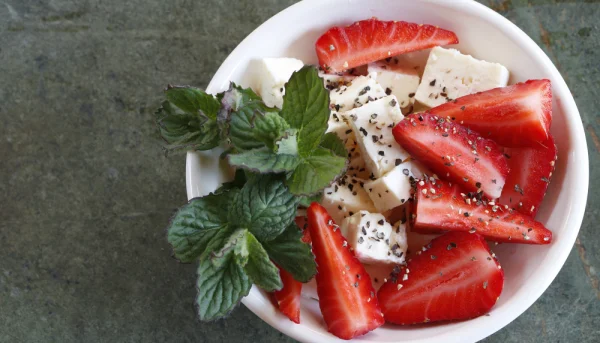 🍓 Salade de fraises à la feta et menthe