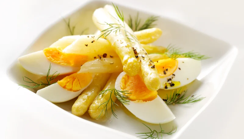 🥚 Asperges blanches aux œufs durs