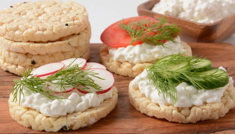 🥒 Galettes de riz au fromage frais et crudités