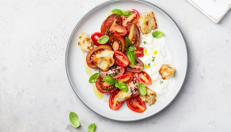 🍅 Salade de tomates anciennes, burrata et croûtons