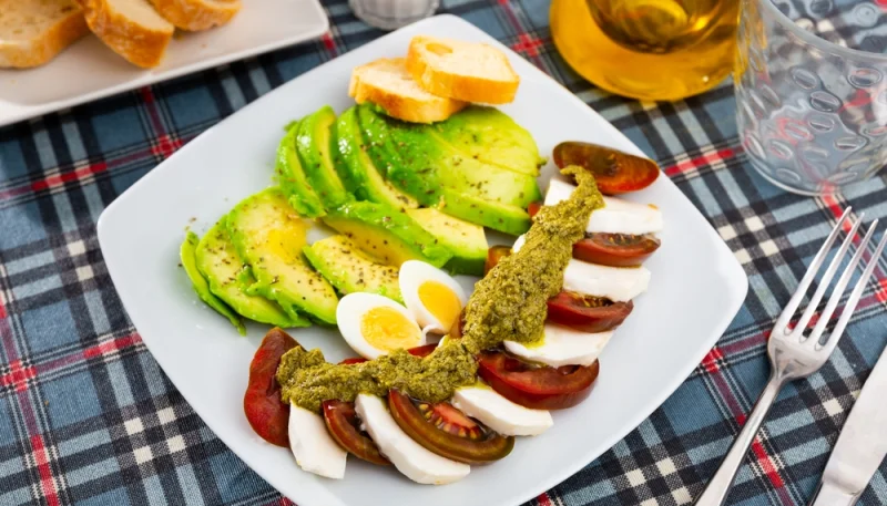 🥑 Salade fraîche avocat mozzarella et pesto