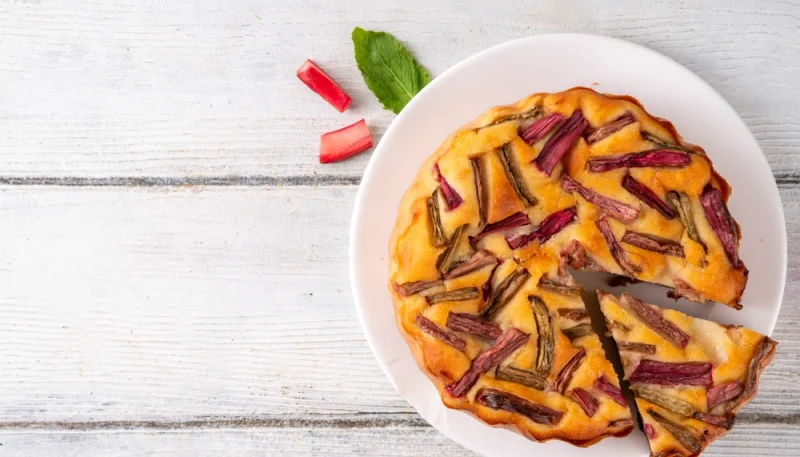 🍰 Gâteau moelleux à la rhubarbe