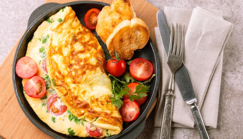🍳 Omelette moelleuse aux tomates et fromage