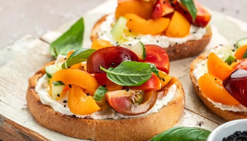 🍑 Tartines fraîches aux fruits et fromage frais