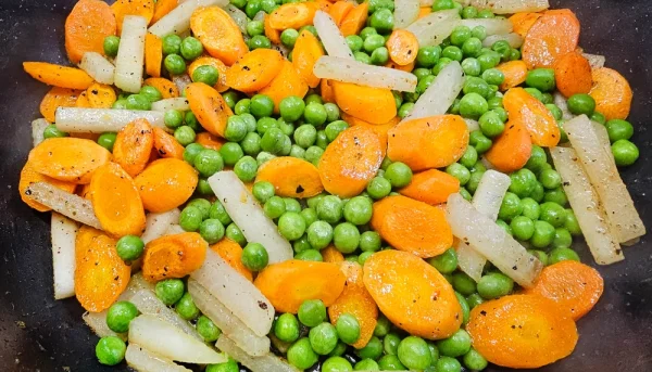 🥕🌱 Poêlée de petits pois, carottes & panais