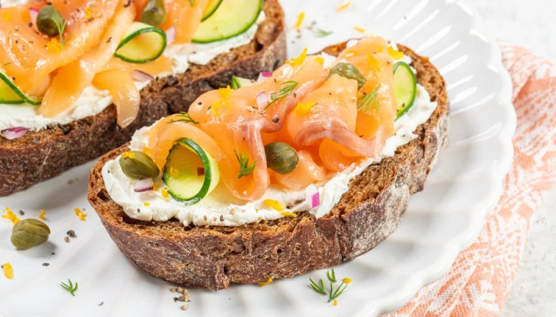🥪 Tartines saumon fumé, fromage frais & concombre