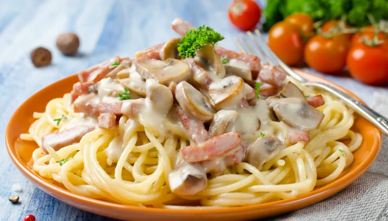 🍝 Spaghettis à la sauce béchamel, champignons et bacon