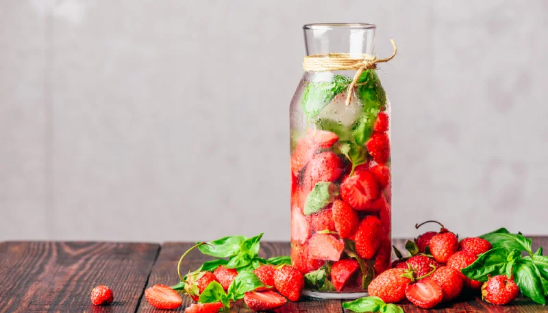 🍓🌿 Eau détox fraise, citron & basilic